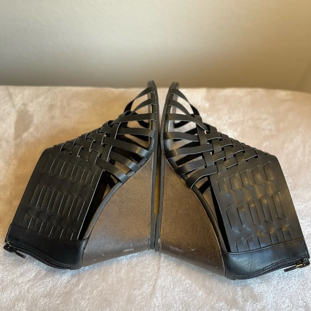 American Eagle Outfitters Black Woven Peep-Toe Wedge‎ Sandals Size 8.5 NWOT